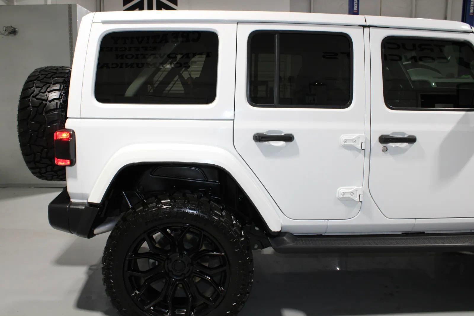 Used 2021 Jeep Wrangler Unlimited Sahara w/ Cold Weather Group image 8