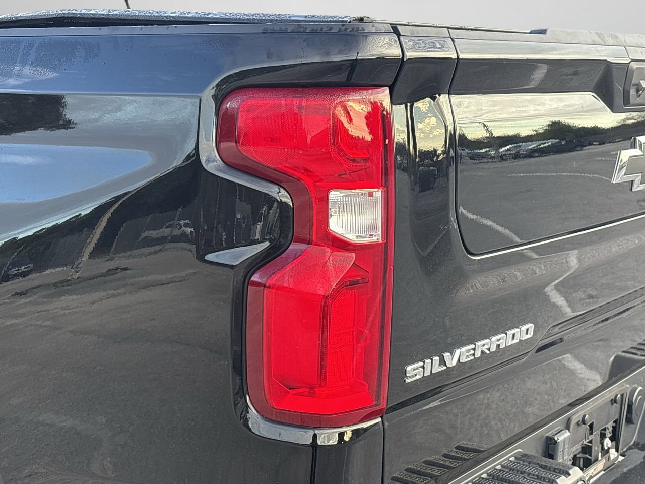 Used 2024 Chevrolet Silverado 1500 ZR2 w/ Technology Package image 32