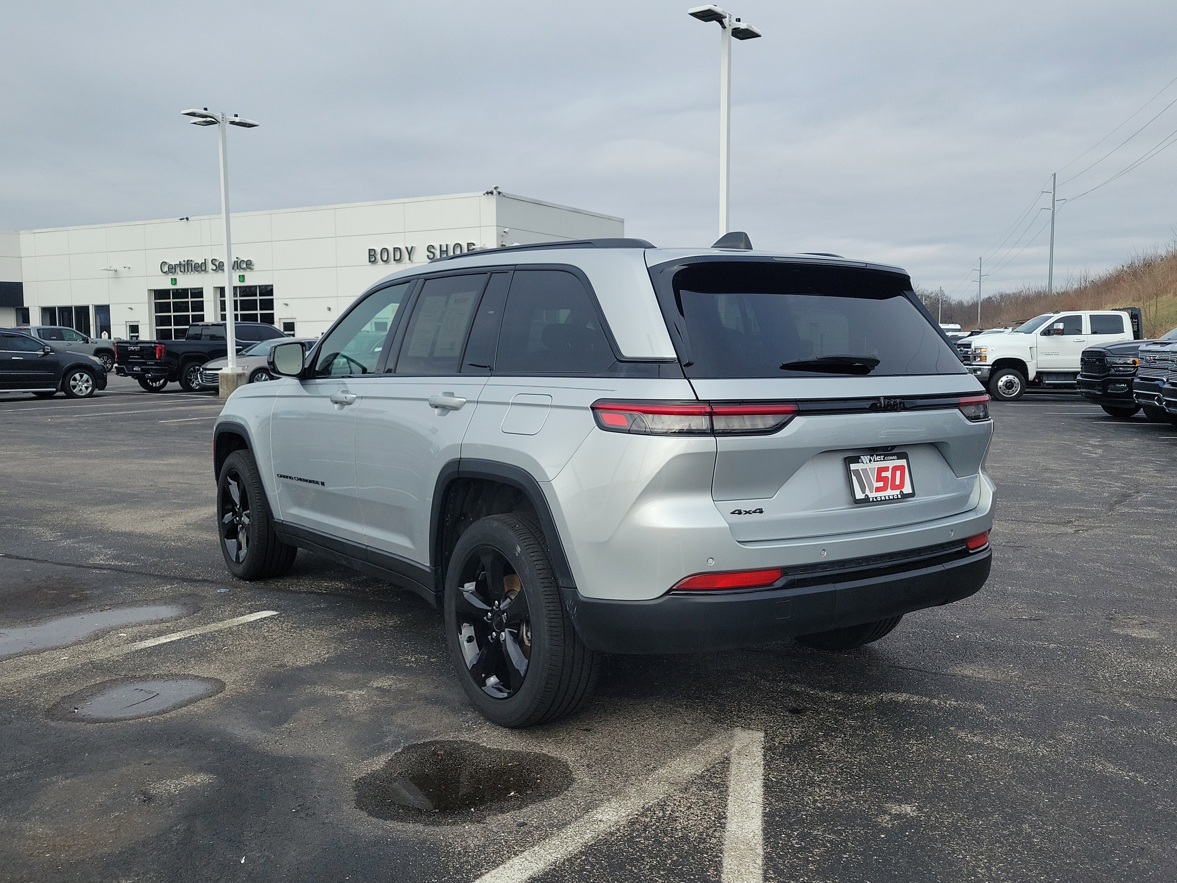 Used 2023 Jeep Grand Cherokee Altitude image 7