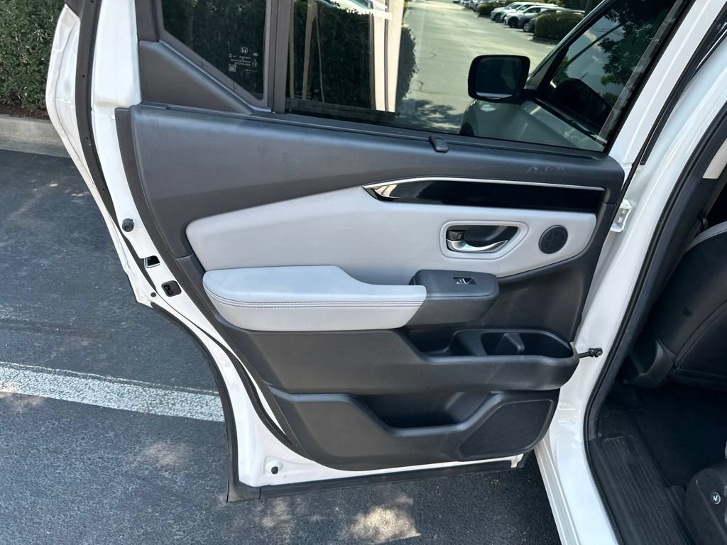Certified 2025 Honda Pilot Touring image 12