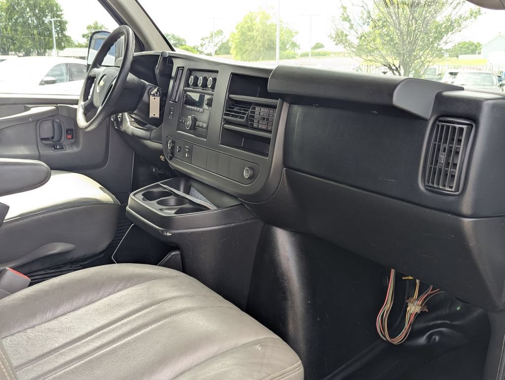 Used 2014 Chevrolet Express 2500 RWD image 18