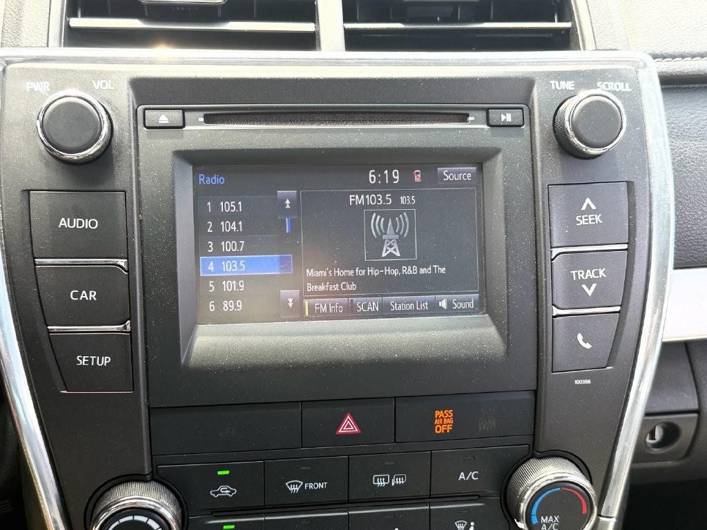 Used 2015 Toyota Camry SE FWD image 21