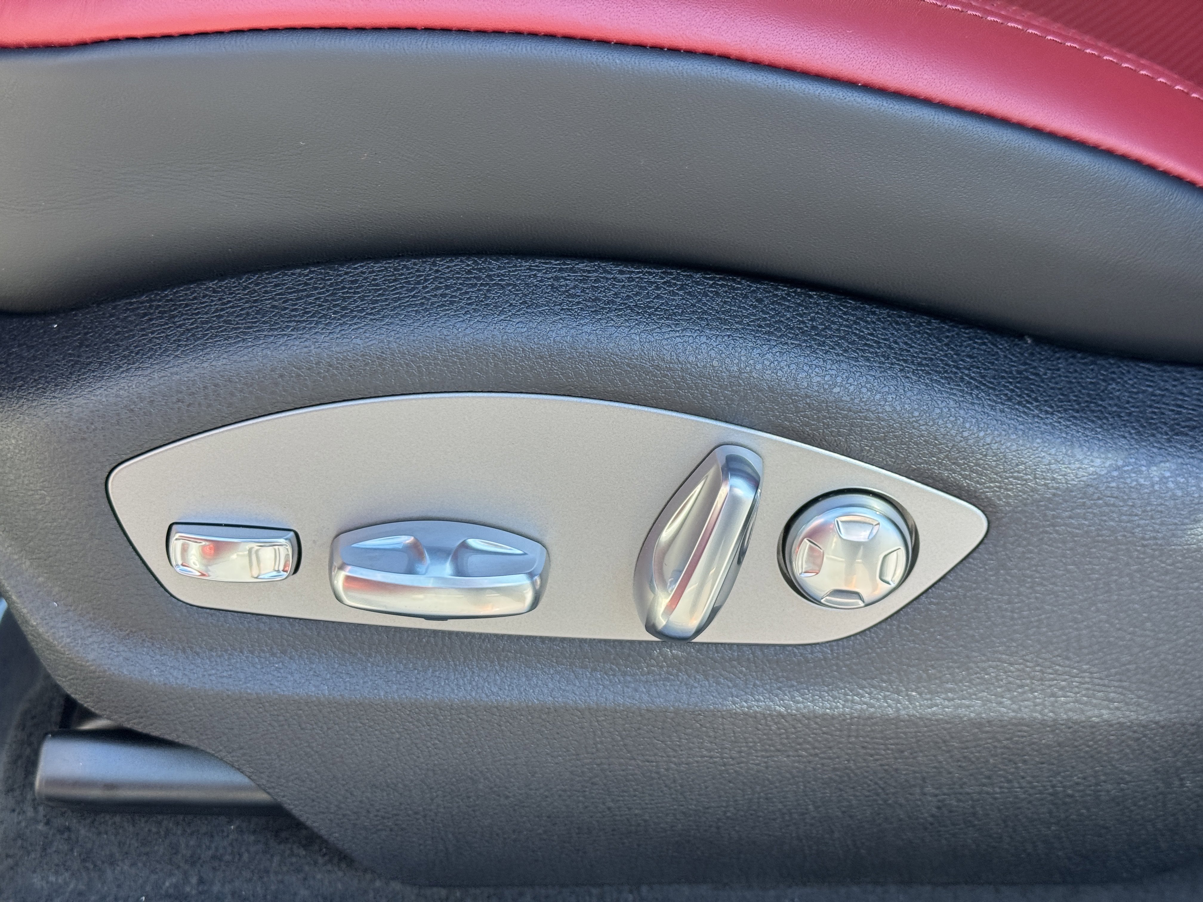 New 2026 Porsche Macan image 23