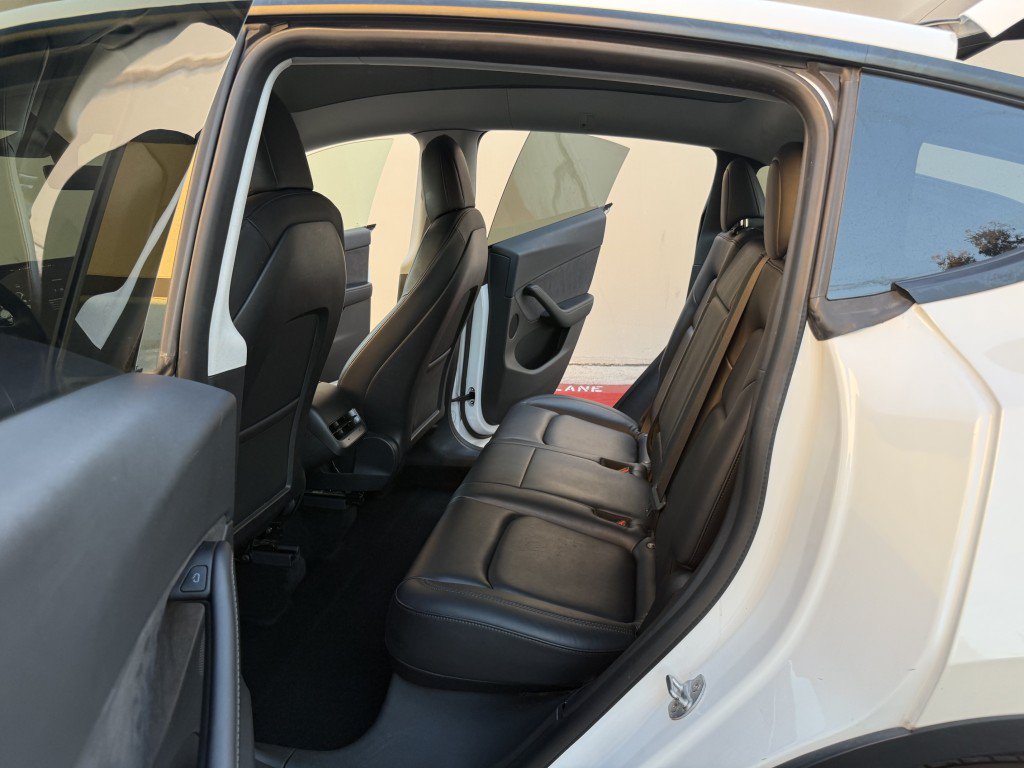 Used 2022 Tesla Model Y Long Range AWD/4WD image 15