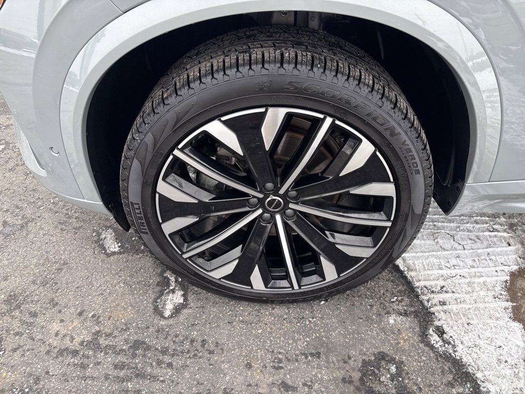 Certified 2025 Volvo XC90 B6 Plus image 13