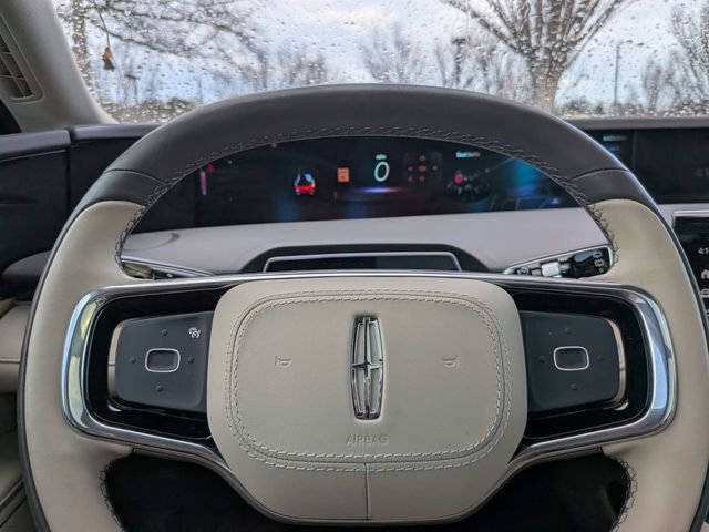 Used 2025 Lincoln Nautilus Reserve AWD/4WD image 30