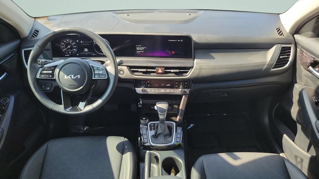 Used 2026 Kia Seltos EX FWD image 11