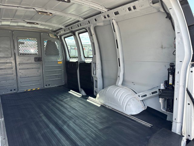 Used 2017 Chevrolet Express 2500 RWD image 26