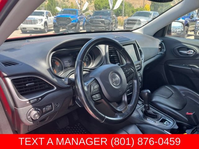 Used 2019 Jeep Cherokee Trailhawk w/ Comfort/Convenience Group AWD/4WD image 12