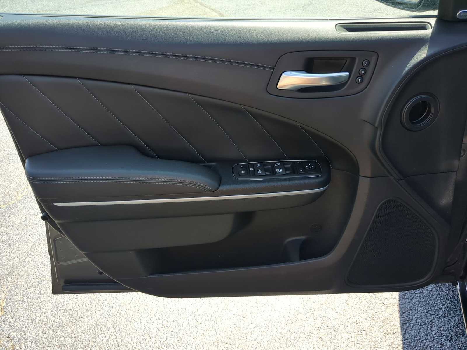 Used 2023 Dodge Charger SXT w/ Plus Group RWD image 11