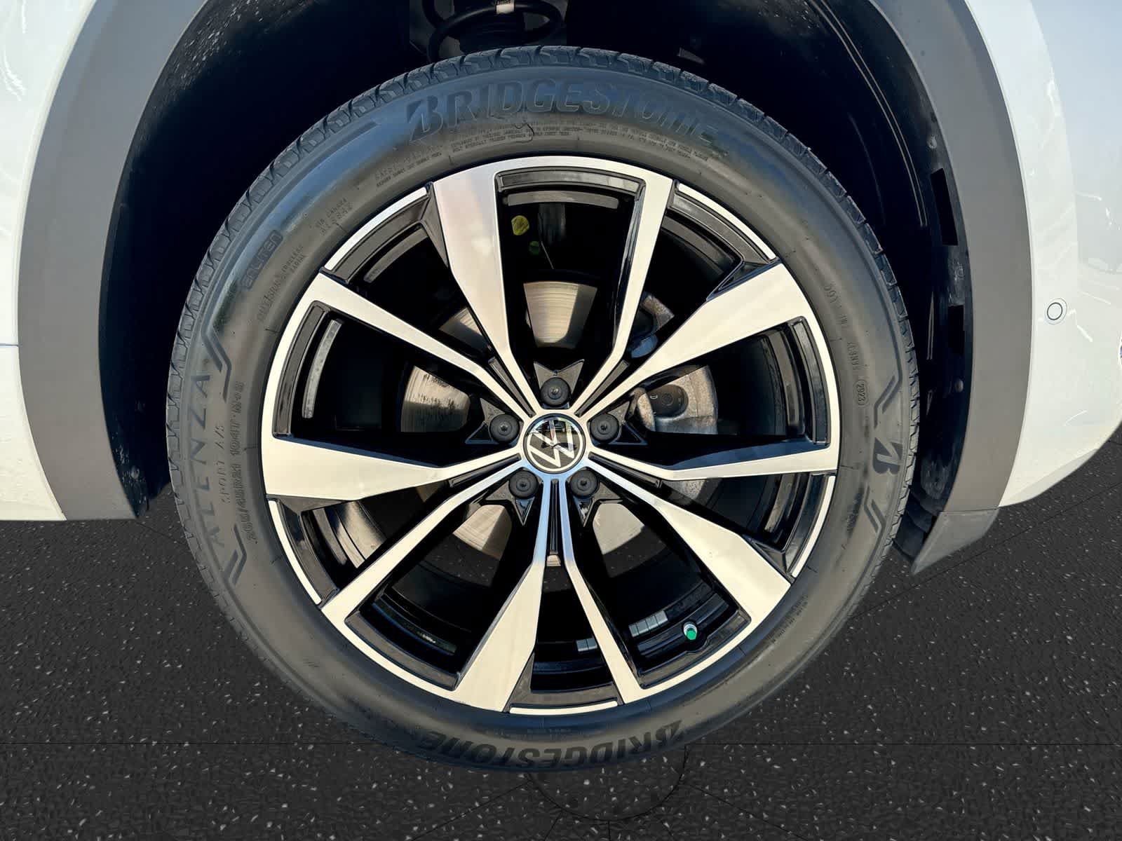Certified 2024 Volkswagen Atlas Cross Sport SEL Premium R-Line AWD/4WD image 12