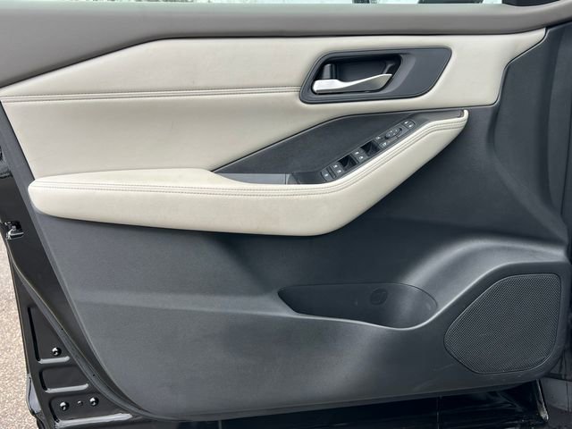 Used 2023 Nissan Rogue SV w/ SV Premium B Package image 14