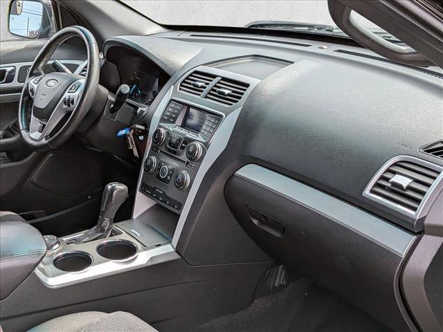 Used 2014 Ford Explorer XLT AWD/4WD image 24