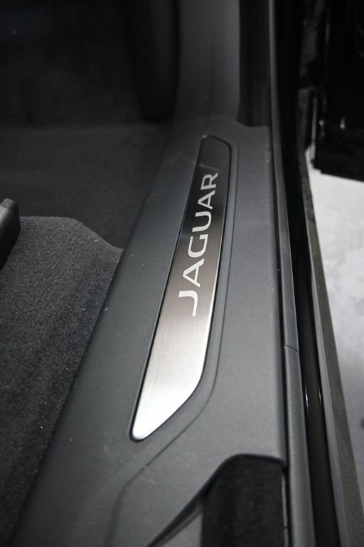 Used 2026 Jaguar F-PACE R-Dynamic S image 11