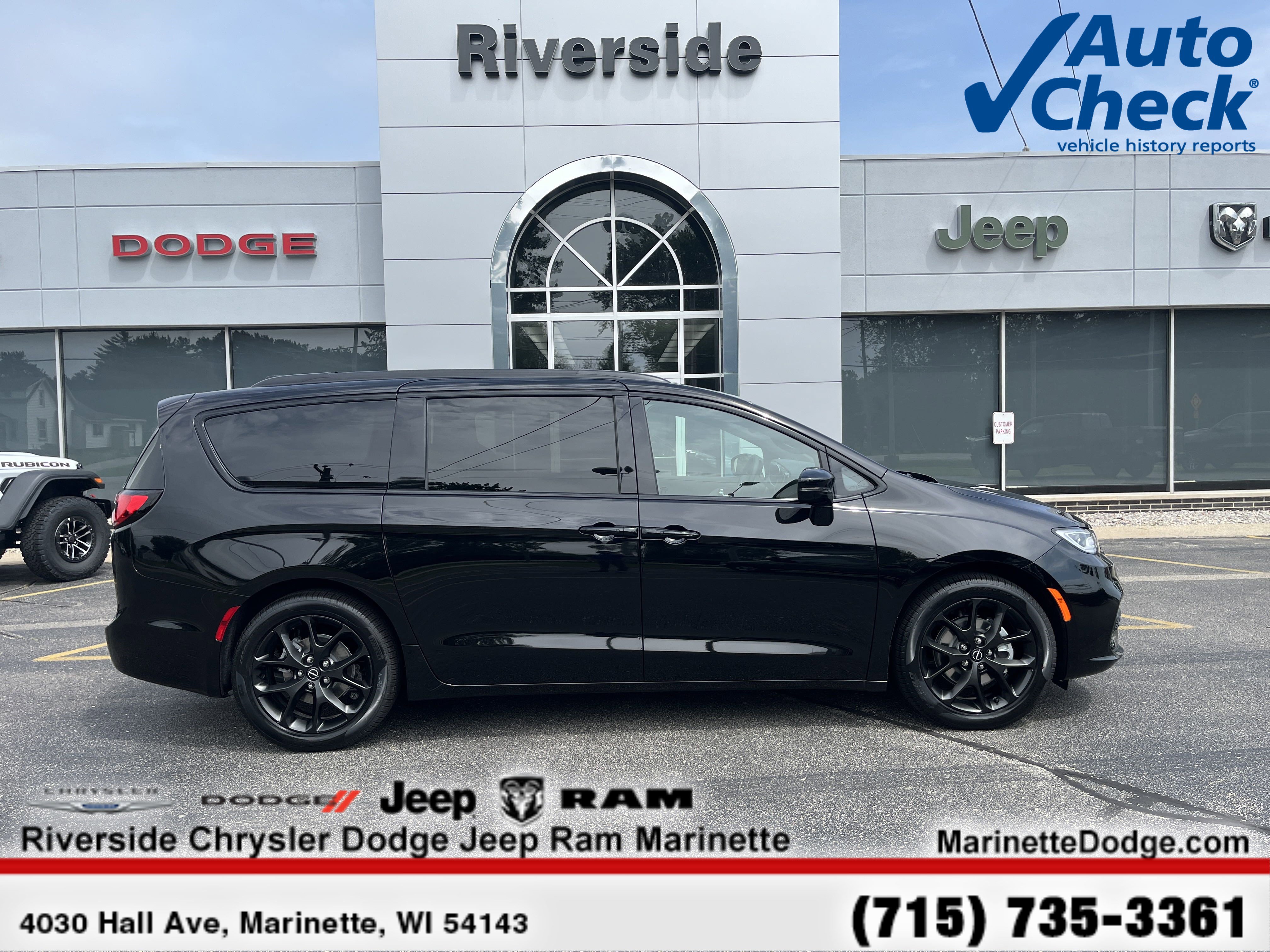 New 2025 Chrysler Pacifica Limited w/ Trailer Tow Group image 1