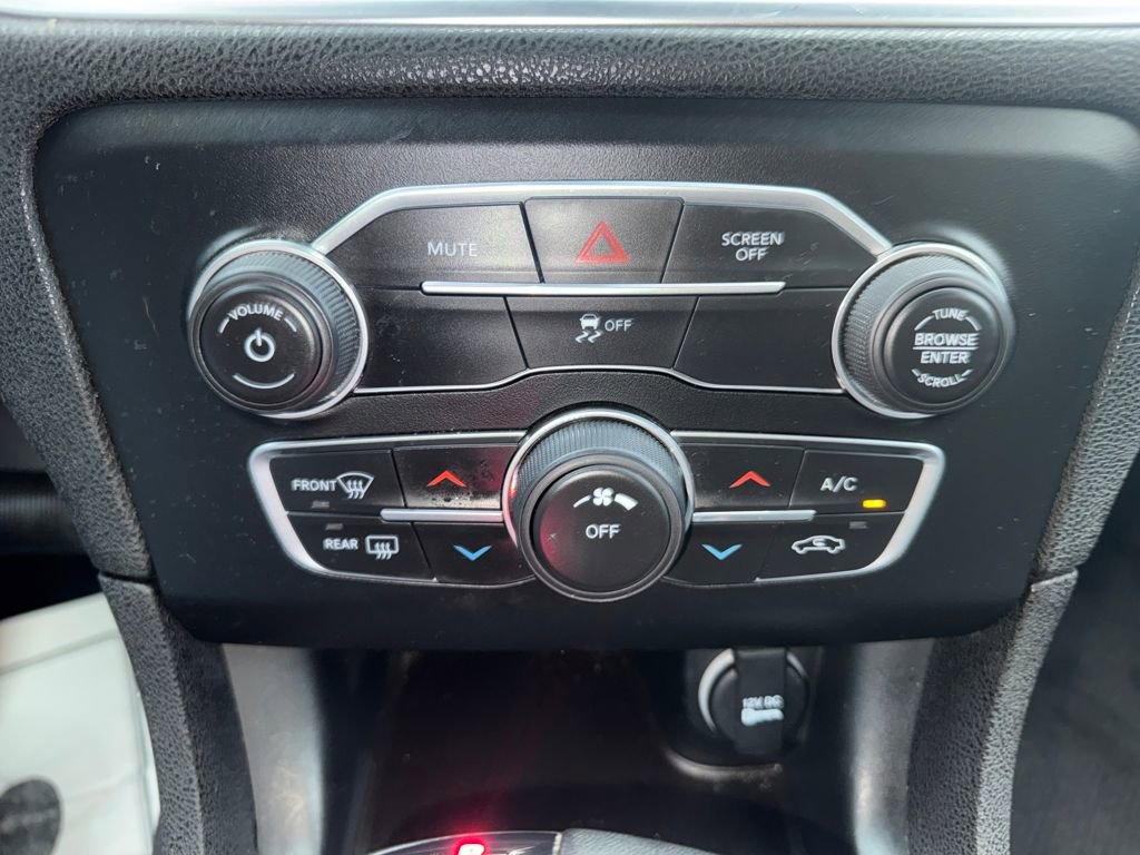 Used 2017 Dodge Charger SE image 10