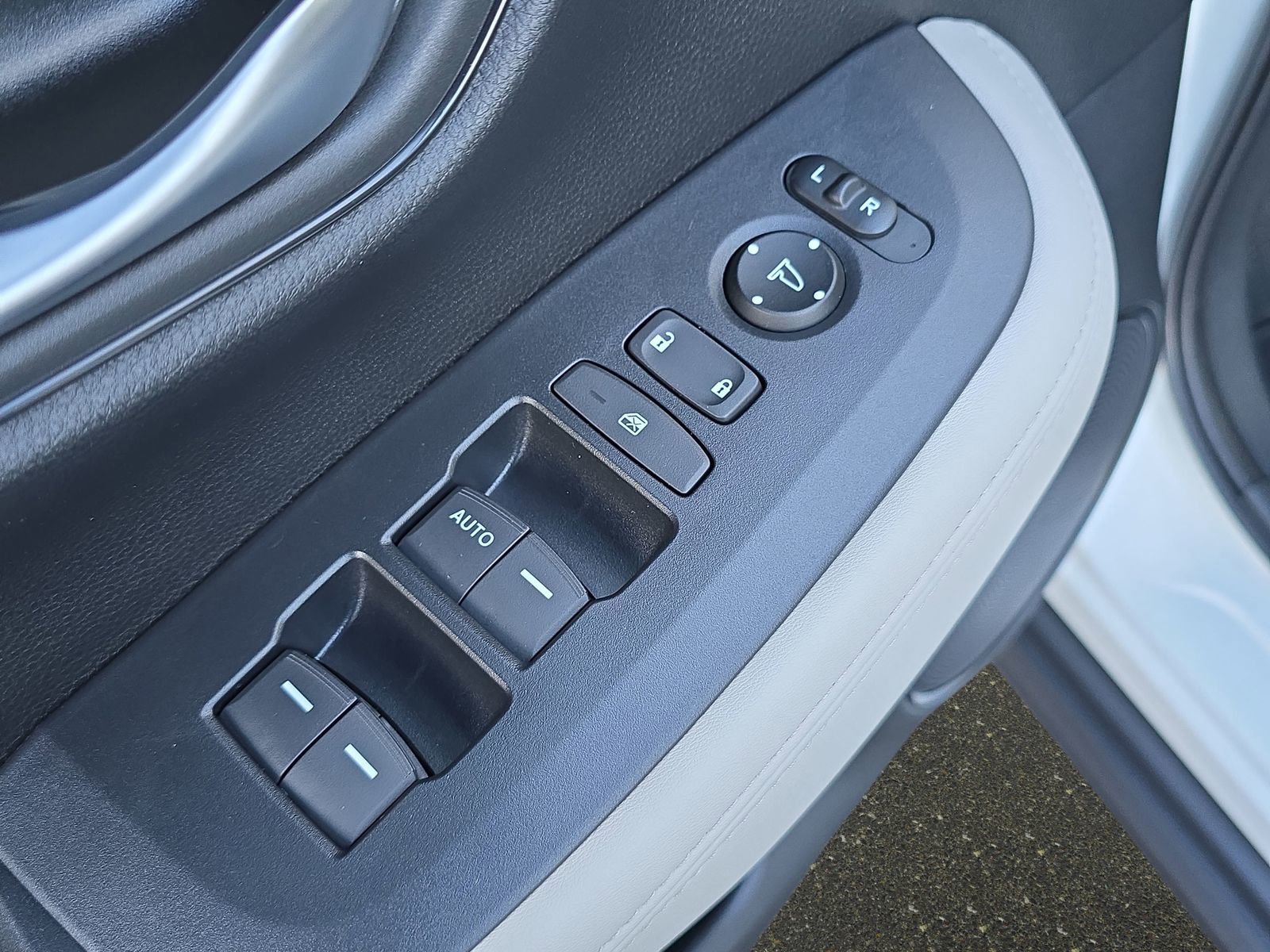 Used 2025 Honda HR-V LX image 26