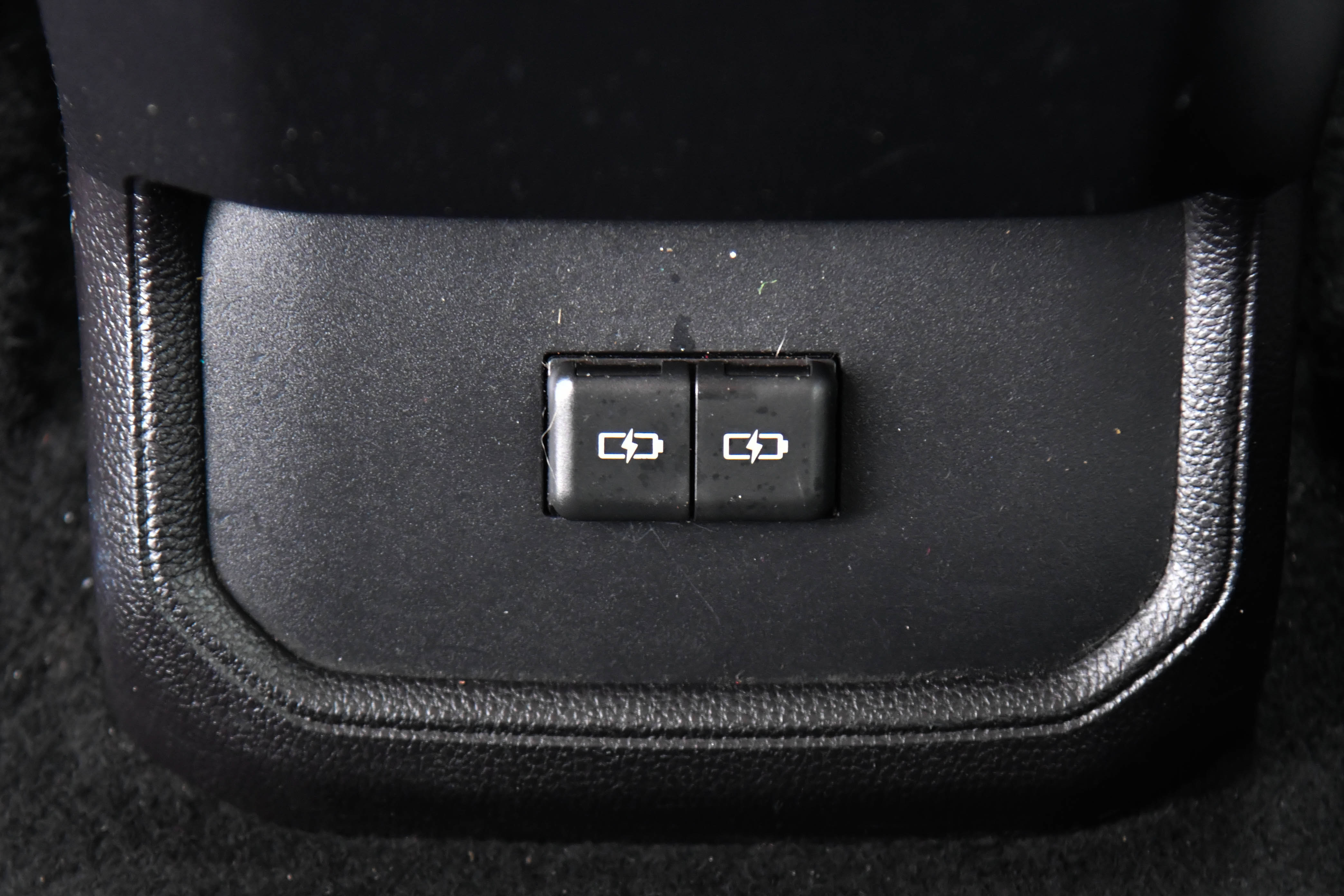 Used 2022 Toyota Highlander LE AWD/4WD image 37