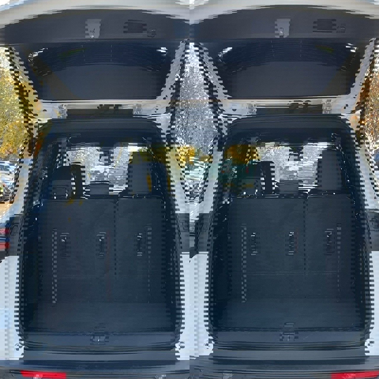 Used 2025 Chevrolet Traverse LT image 24