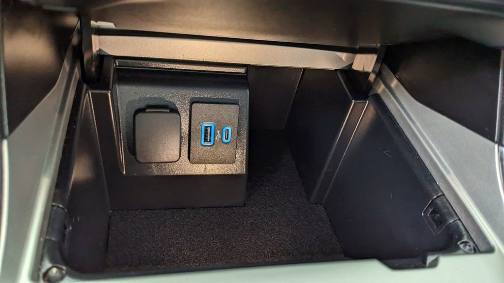 Certified 2022 Ford Explorer XLT w/ Equipment Group 202A image 29