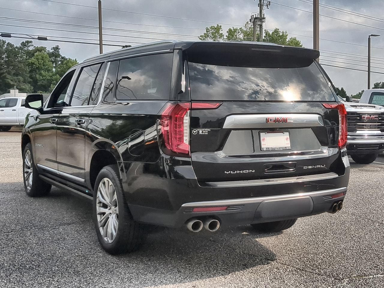 Used 2022 GMC Yukon XL Denali AWD/4WD image 6