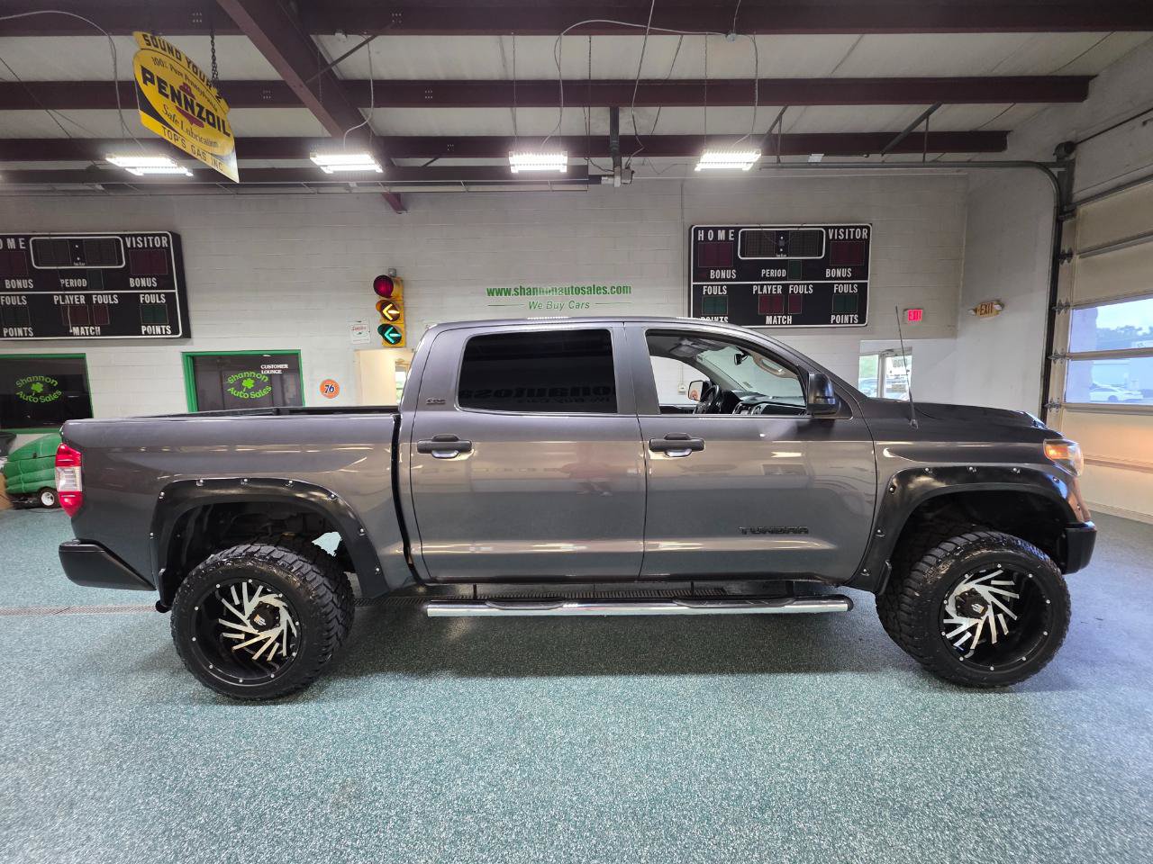 Used 2018 Toyota Tundra SR5 w/ SR5 Upgrade Package RWD image 5