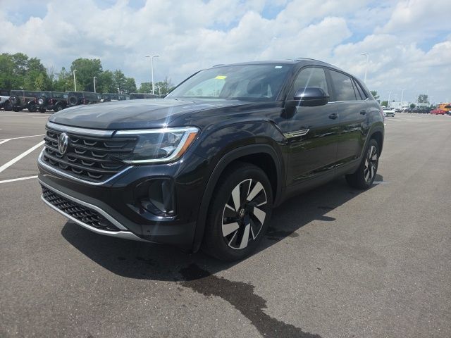 Used 2024 Volkswagen Atlas Cross Sport SE AWD/4WD image 2