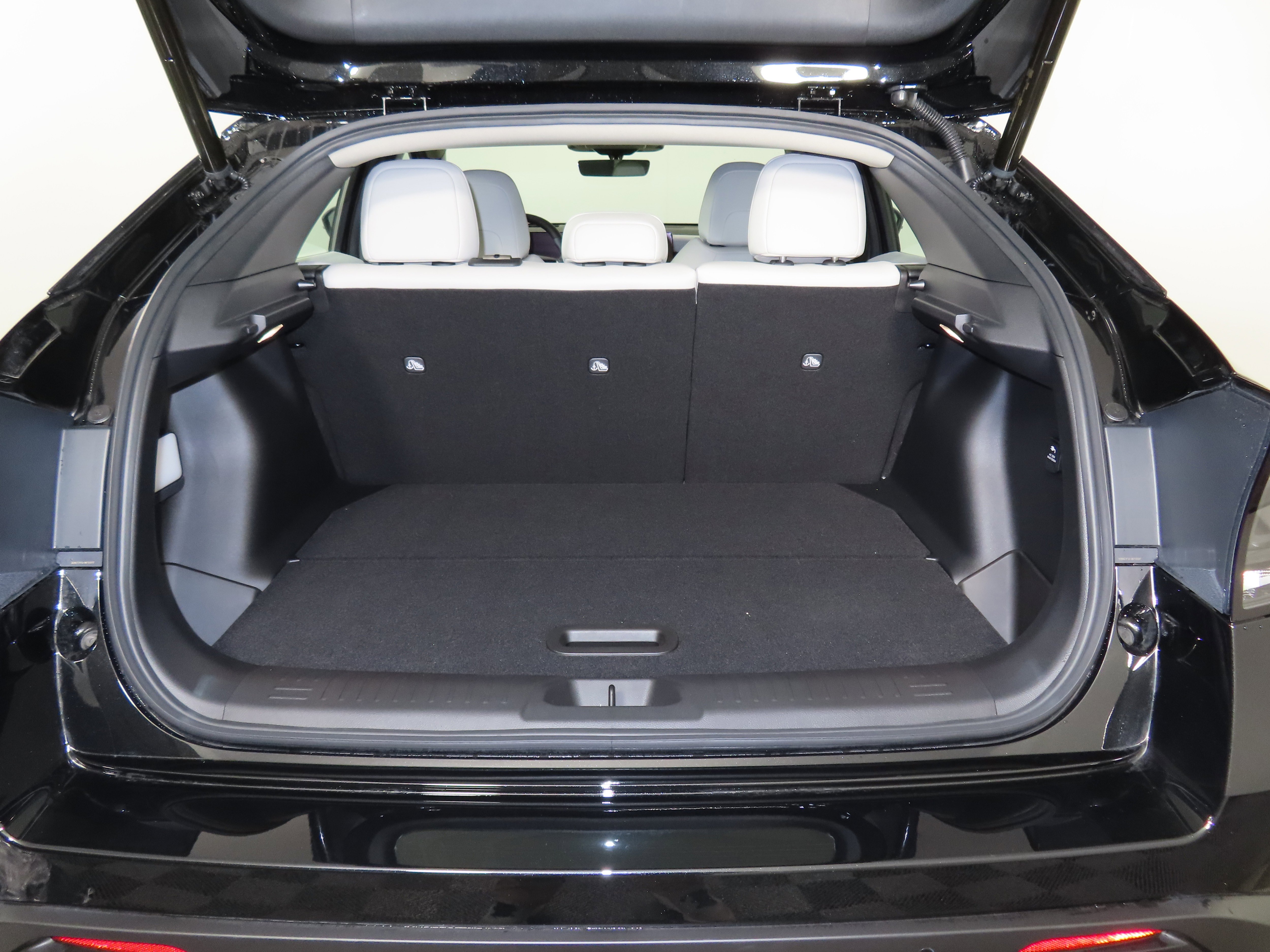 New 2026 Nissan Leaf Platinum+ w/ Cargo Package (Platinum+) image 11