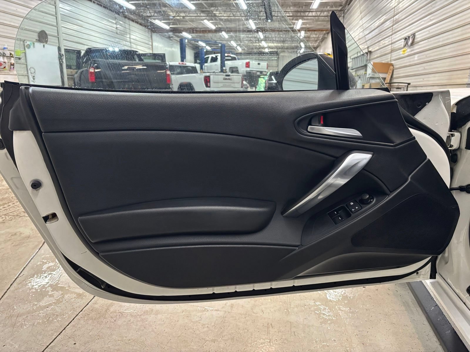 Used 2017 FIAT 124 Spider Abarth RWD image 9