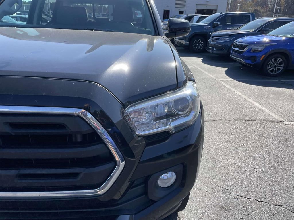 Used 2018 Toyota Tacoma SR5 w/ SR5 Appearance Package (SM) image 13