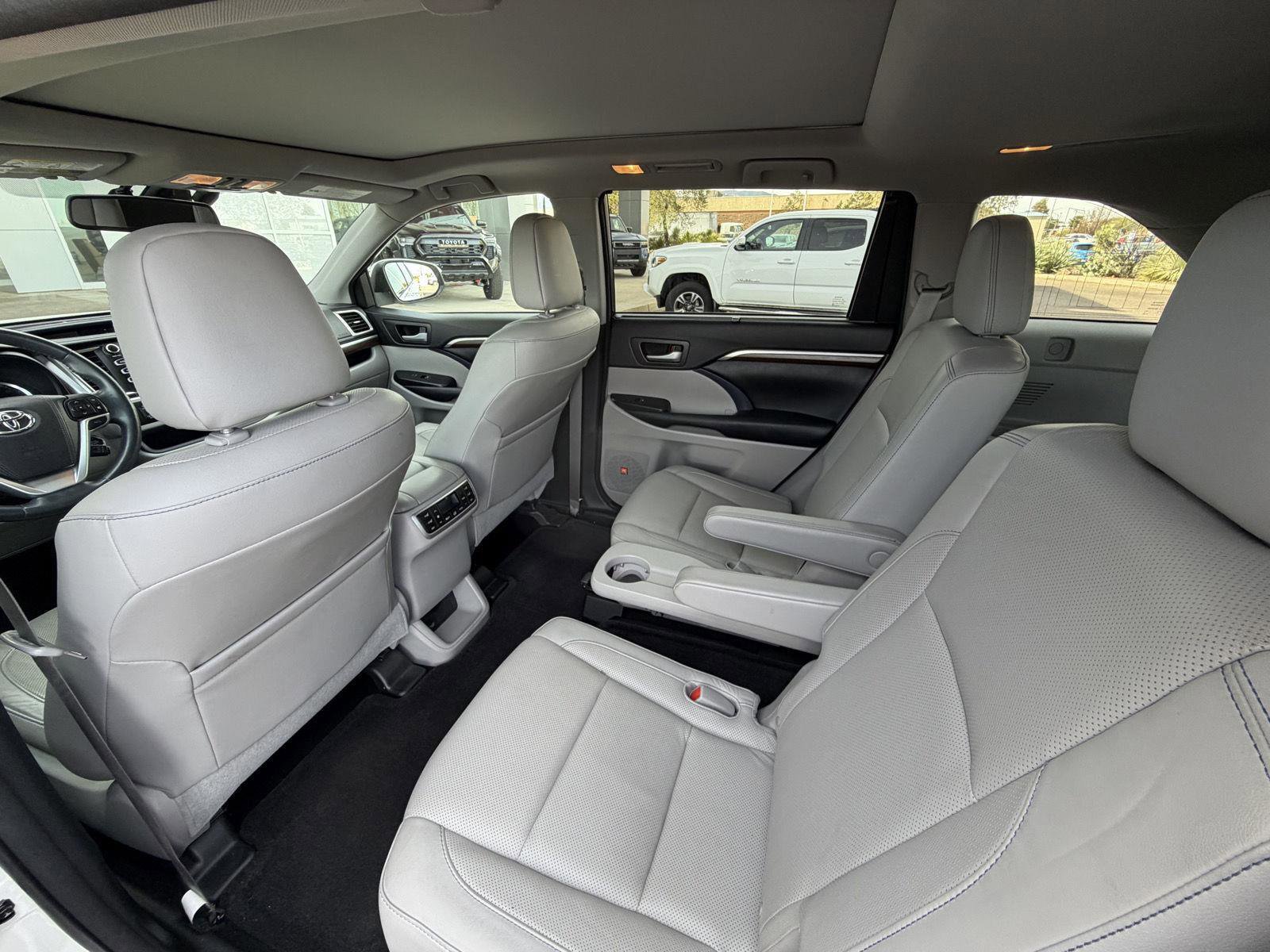 Used 2016 Toyota Highlander Limited Platinum image 18