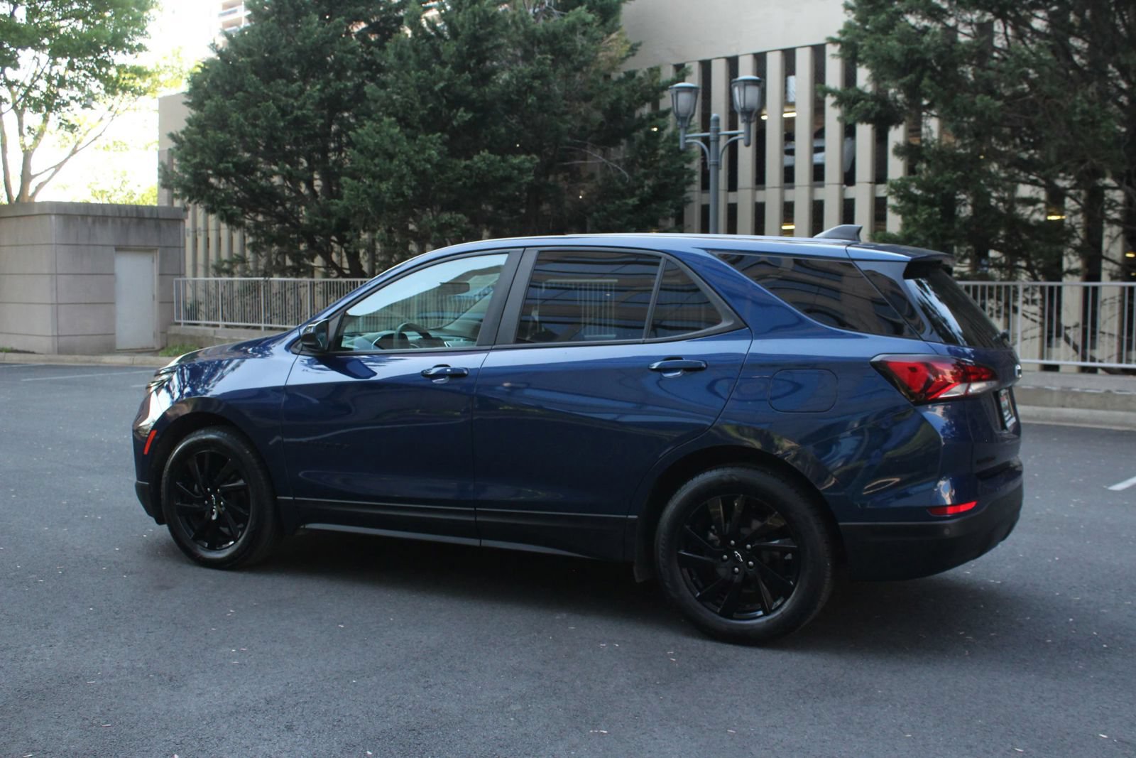 Used 2023 Chevrolet Equinox LS w/ LS Convenience Package FWD image 9