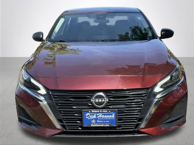 Used 2024 Nissan Altima 2.5 SV FWD image 3