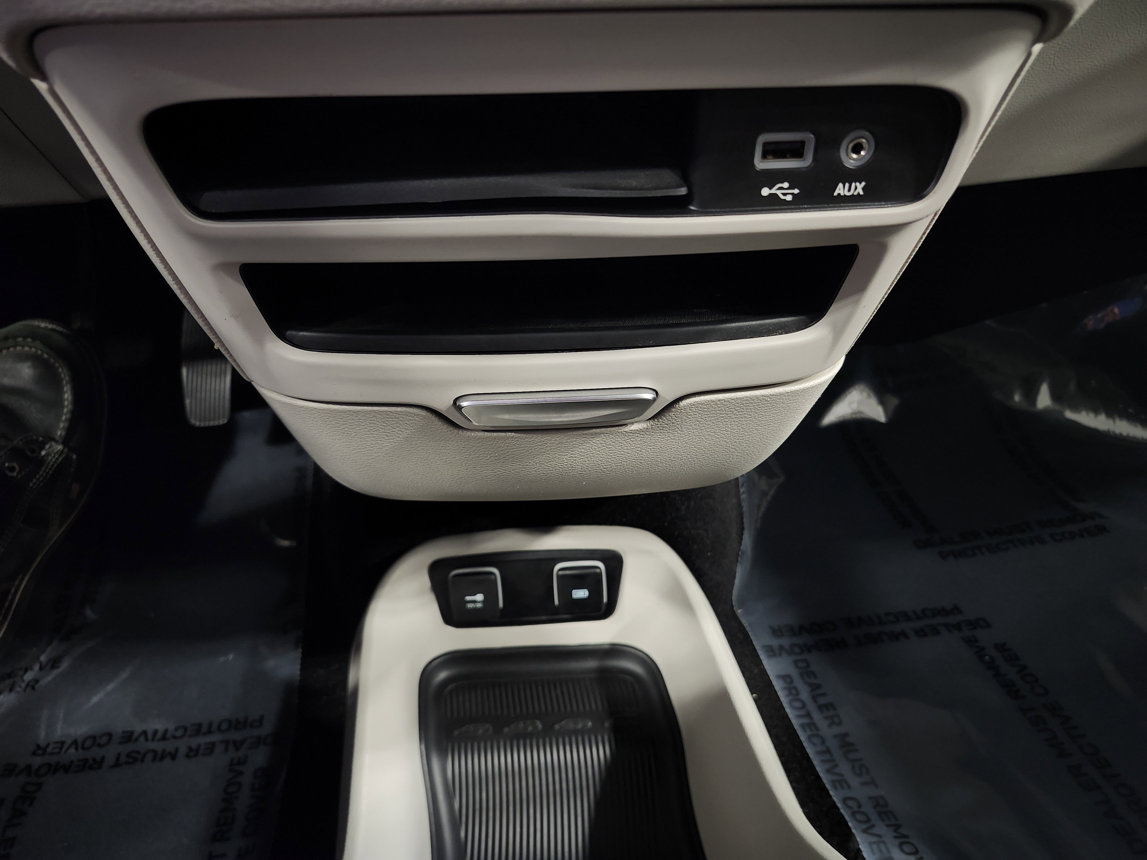 Used 2017 Chrysler Pacifica Touring w/ Tire & Wheel Group image 9