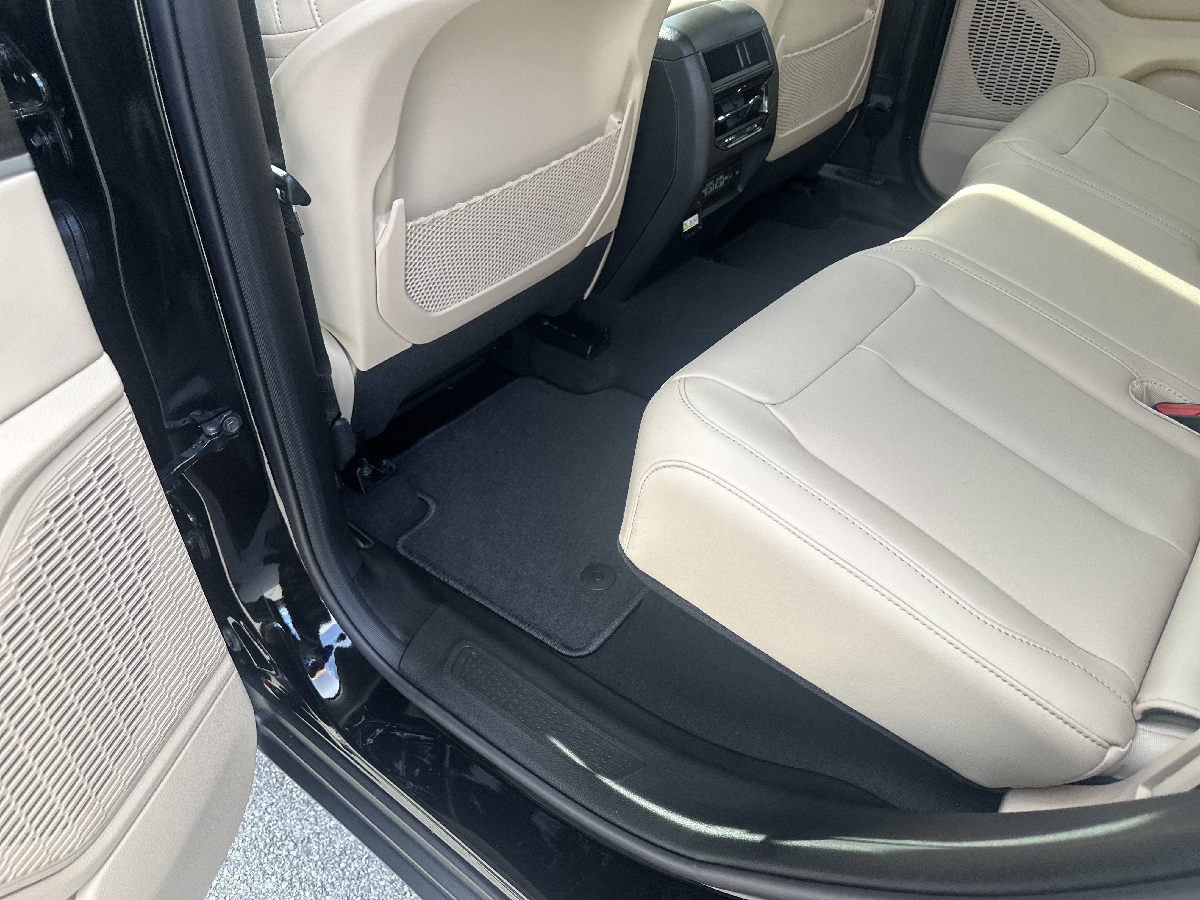 New 2025 Jeep Grand Cherokee Limited w/ Black Appearance Package AWD/4WD image 17