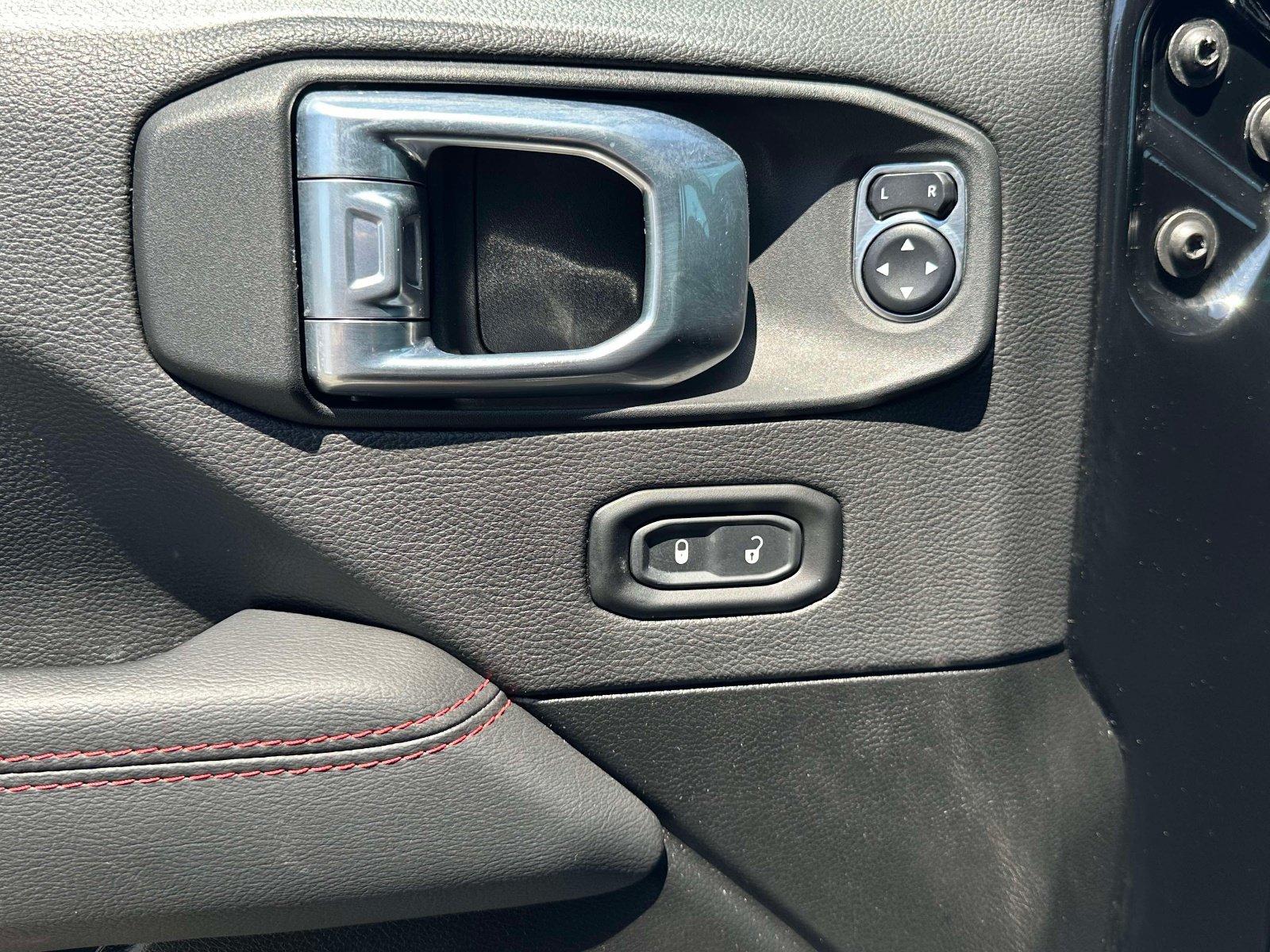Used 2021 Jeep Wrangler Rubicon AWD/4WD image 17