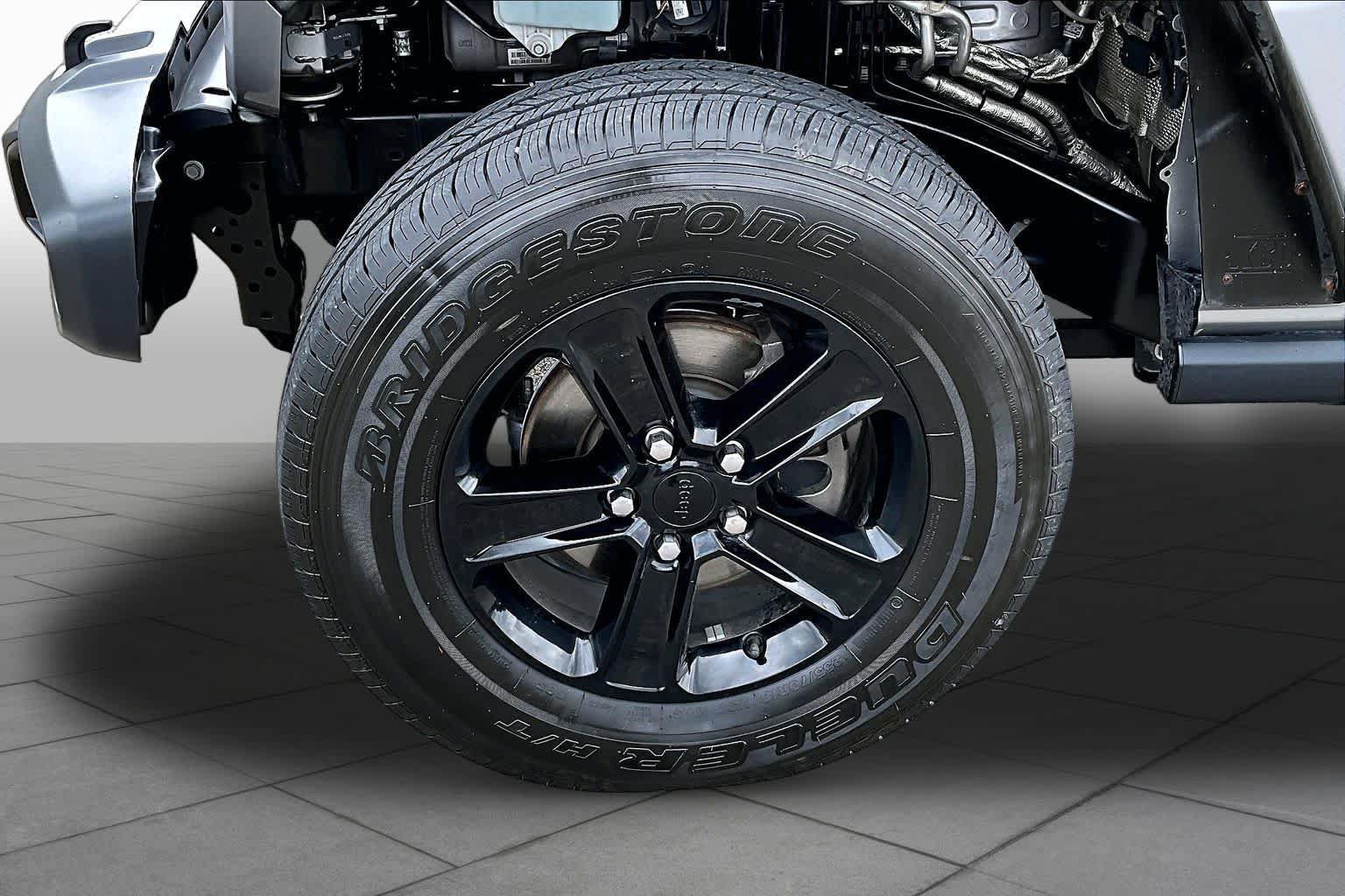 Used 2020 Jeep Wrangler Unlimited Sahara AWD/4WD image 10