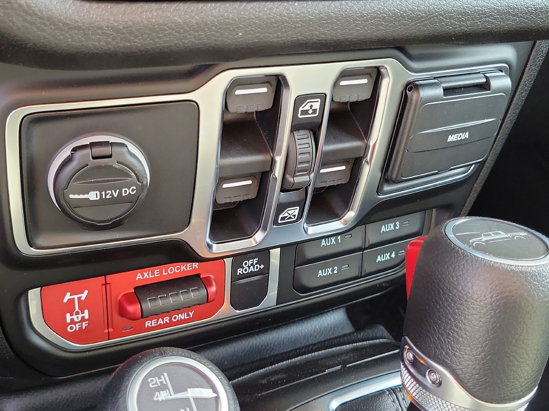New 2026 Jeep Gladiator Sport AWD/4WD image 10