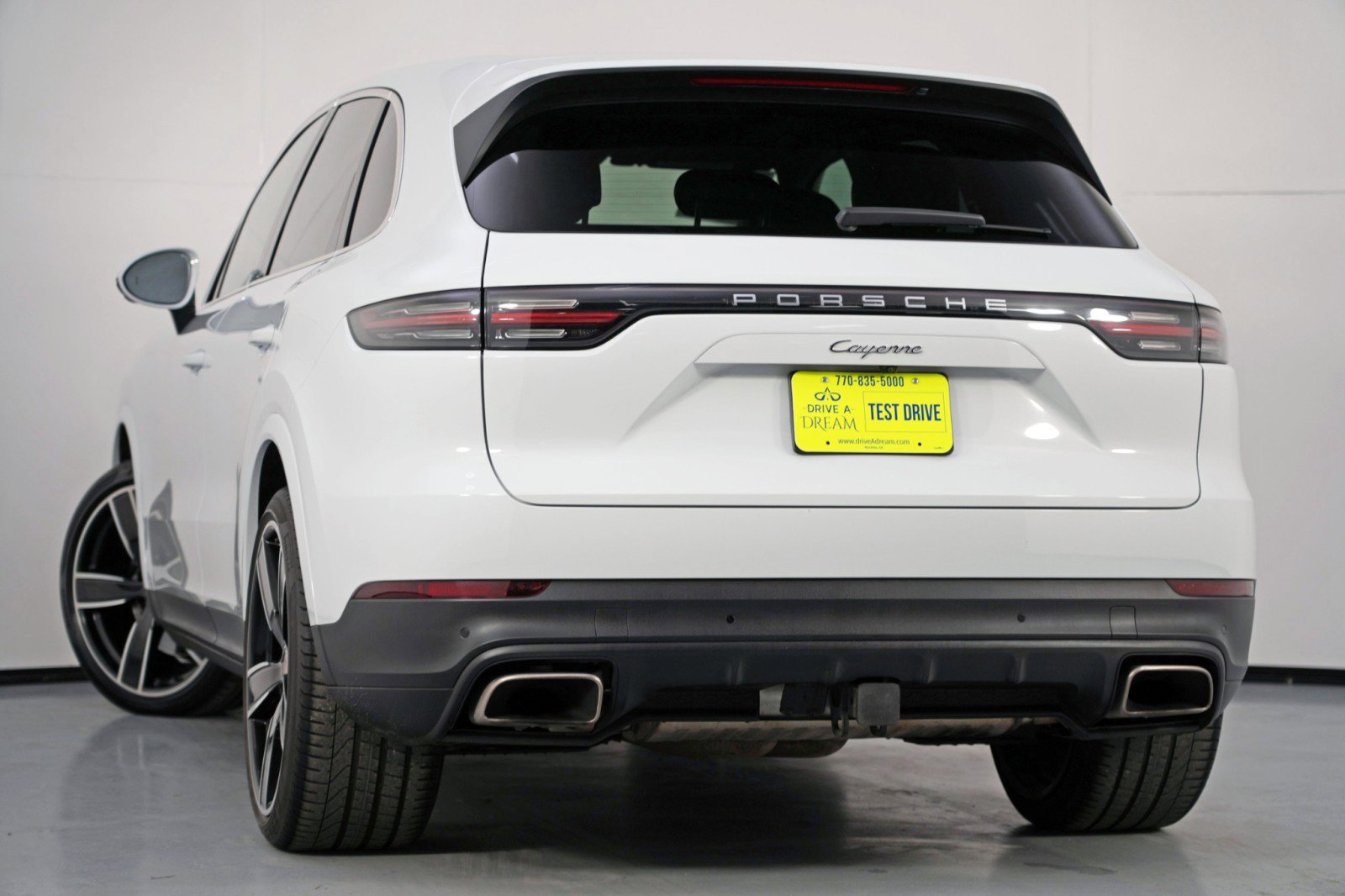 Used 2023 Porsche Cayenne Platinum Edition w/ Premium Package image 6