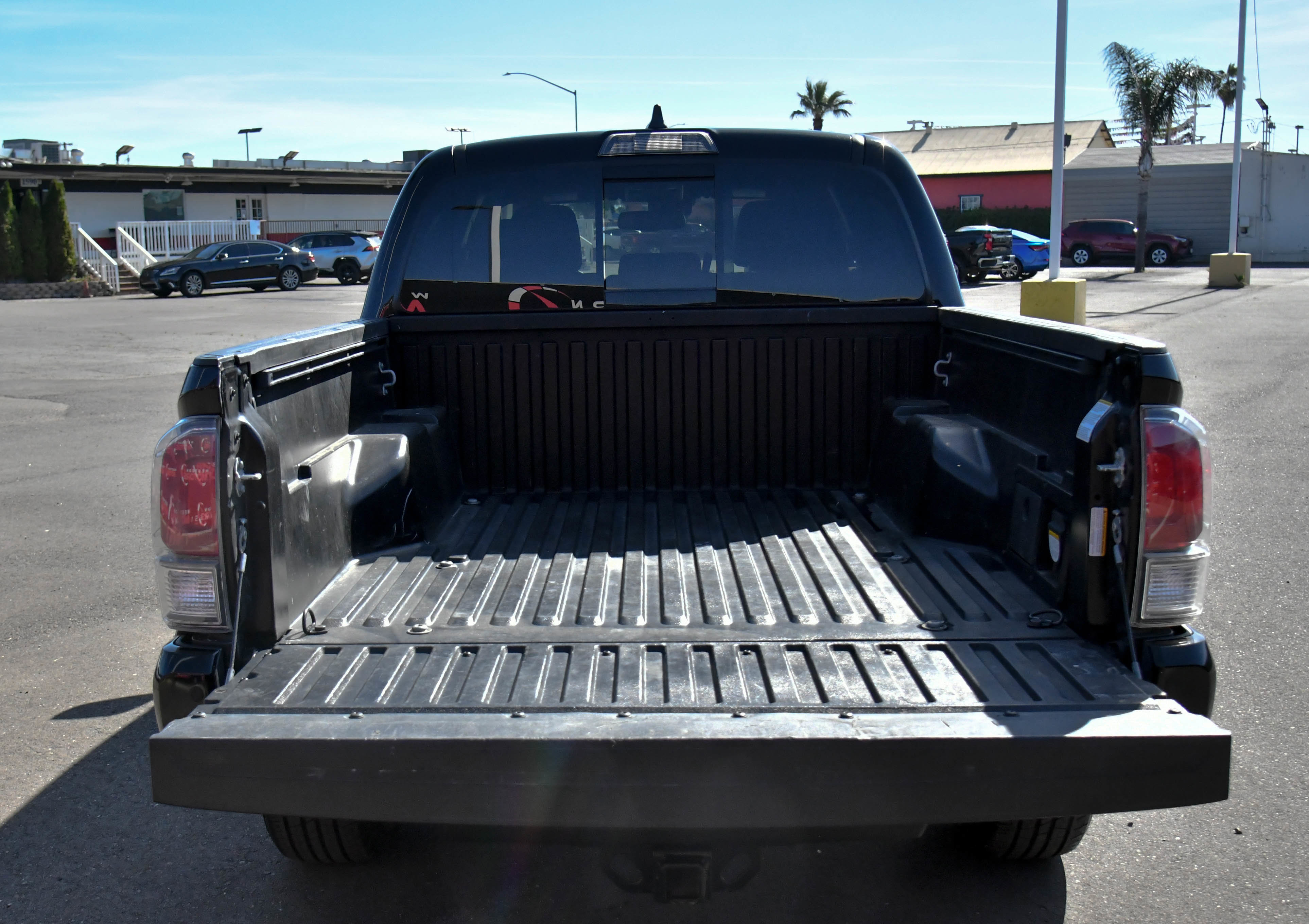 Used 2023 Toyota Tacoma TRD Off-Road w/ Technology Package AWD/4WD image 38