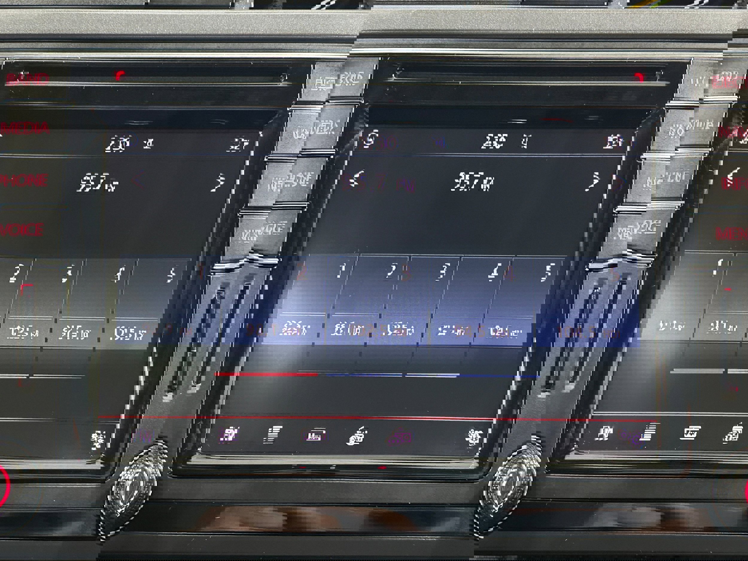 Used 2017 Volkswagen Tiguan Sport image 12