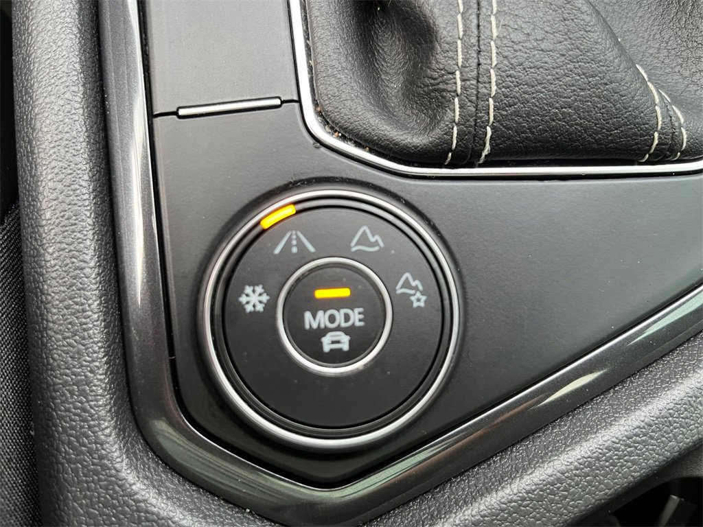 Used 2024 Volkswagen Tiguan SE R-Line image 10