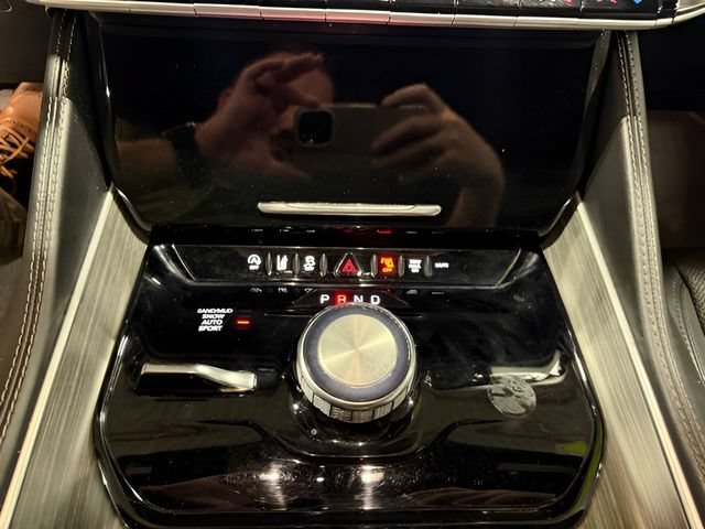 Used 2023 Jeep Wagoneer Series II AWD/4WD image 27
