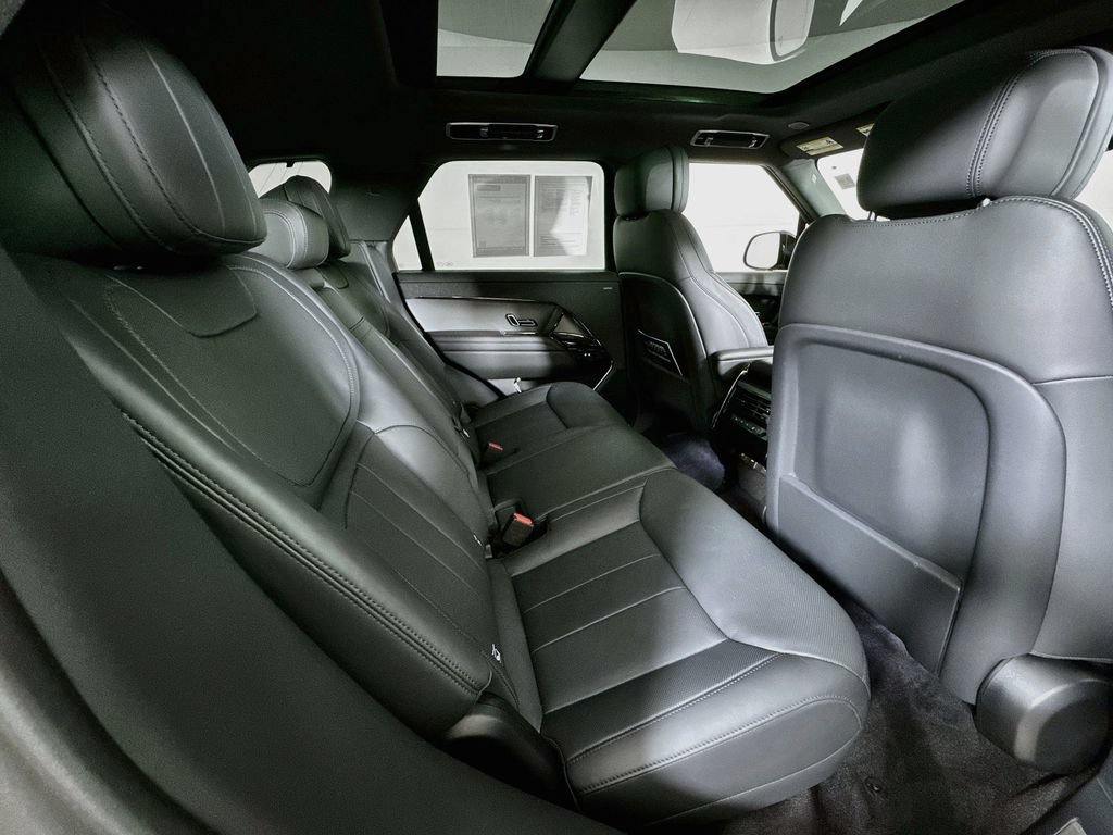 Used 2025 Land Rover Range Rover Sport SE AWD/4WD image 29