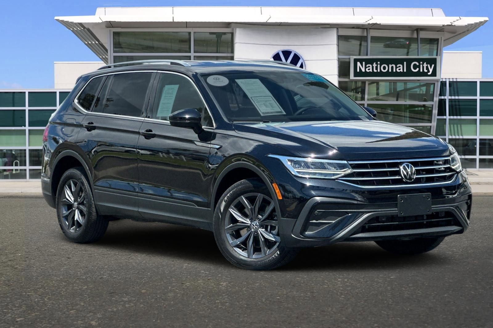 Used 2023 Volkswagen Tiguan SE FWD image 2