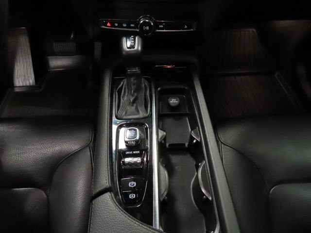 Used 2020 Volvo XC90 T5 Momentum FWD image 24