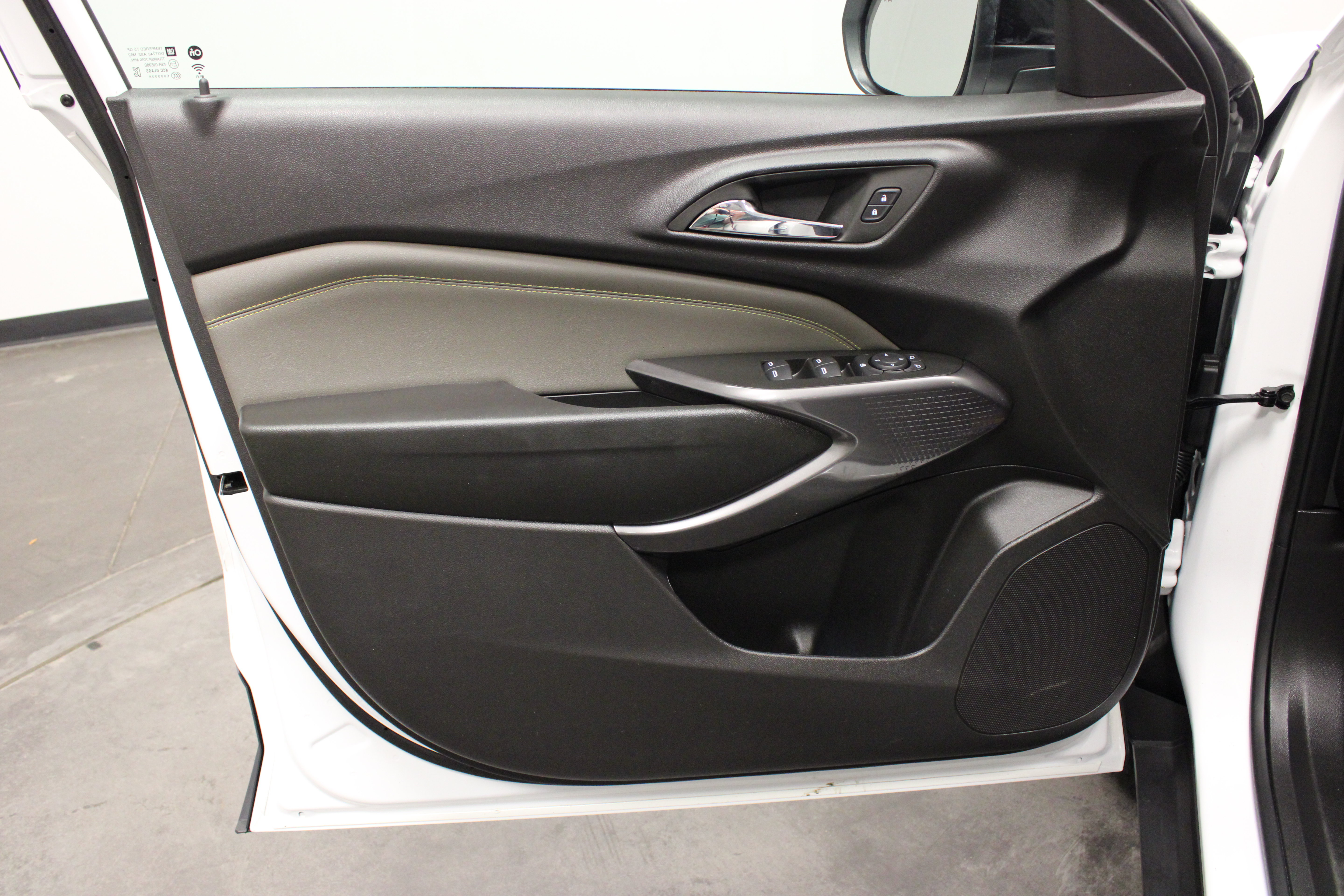 Used 2025 Chevrolet Trax ACTIV w/ Driver Confidence Package FWD image 17
