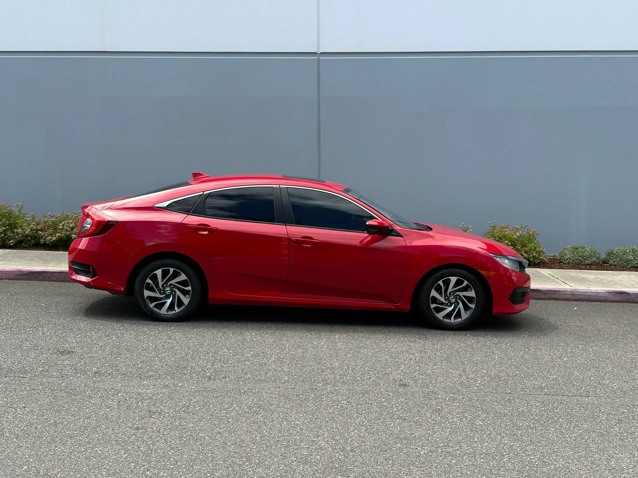 Used 2018 Honda Civic EX image 7