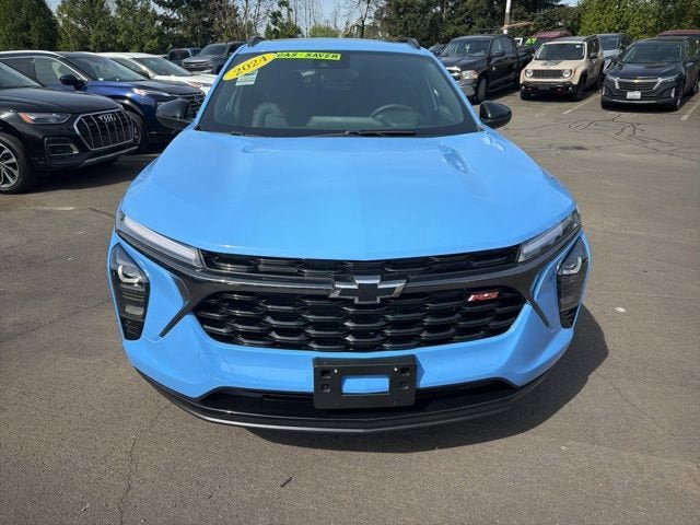Used 2024 Chevrolet Trax RS w/ Sunroof Package FWD image 8