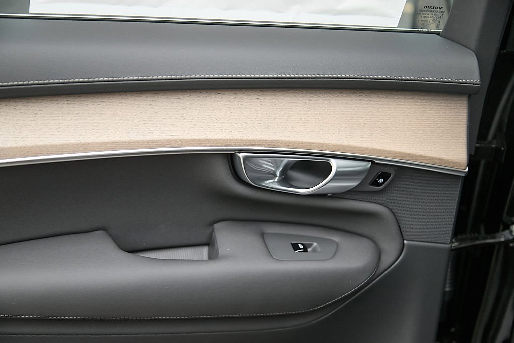 New 2026 Volvo XC90 B6 Plus w/ Protection Package Premier image 21